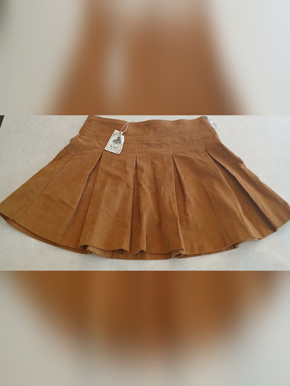 NWT - Corduroy pleated mini skirt, Easel Los Angeles M